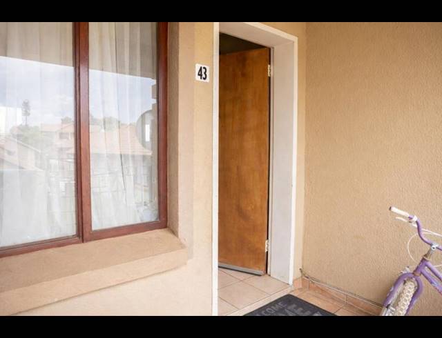 2 BEDROOM TOWNHOUSE FOR SALE IN MEREDALE